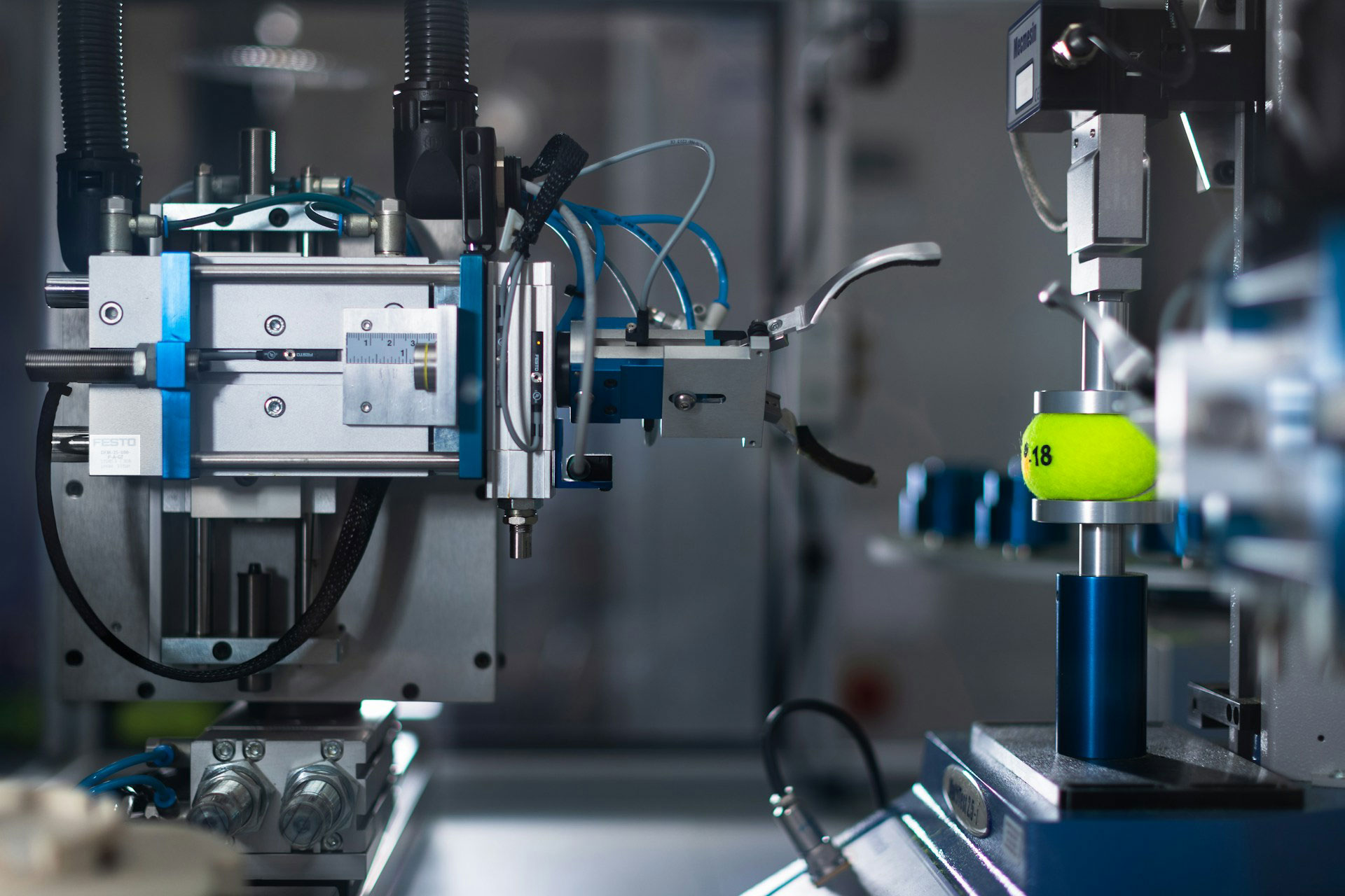 PLC (Programmable Logic Controller) و نقش آن در اتوماسیون صنعتی